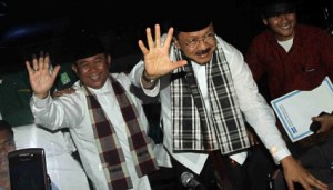 Los candidatos Fauzi Bowo (derecha) y Nachrowi Ramli (izquierda)